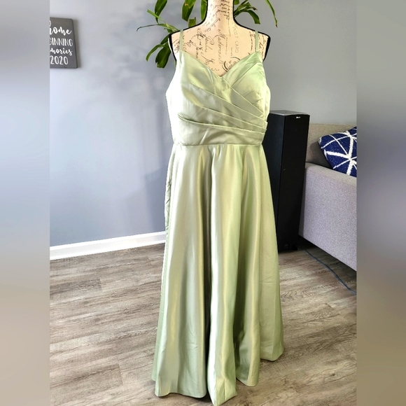 Dresses & Skirts - Wedding/Prom Dress